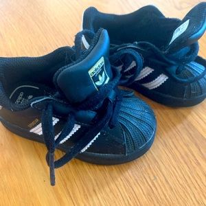 Black Adidas Superstar - 5K - little kid/toddler
